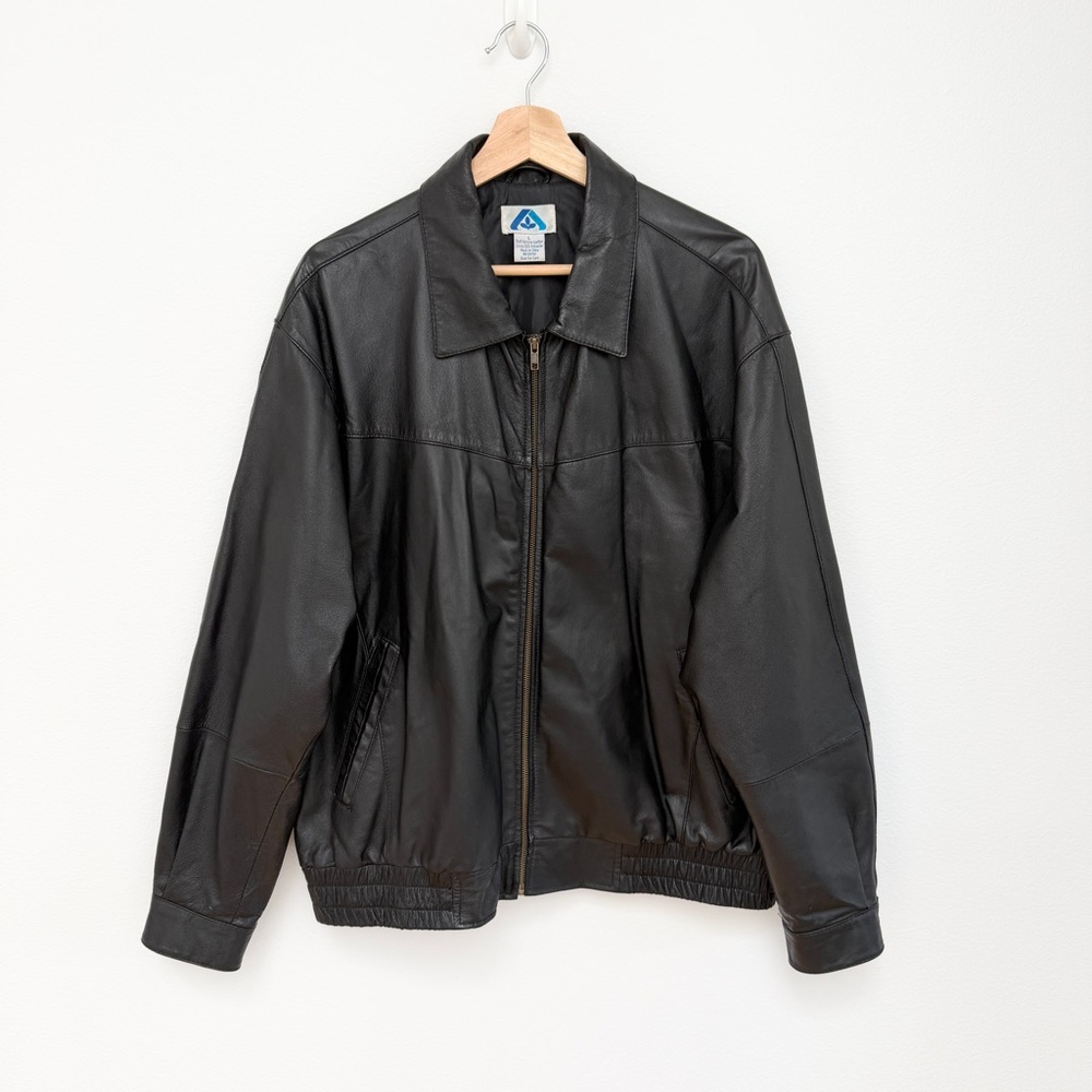 Vintage 90s Men’s Black Leather Bomber Jacket